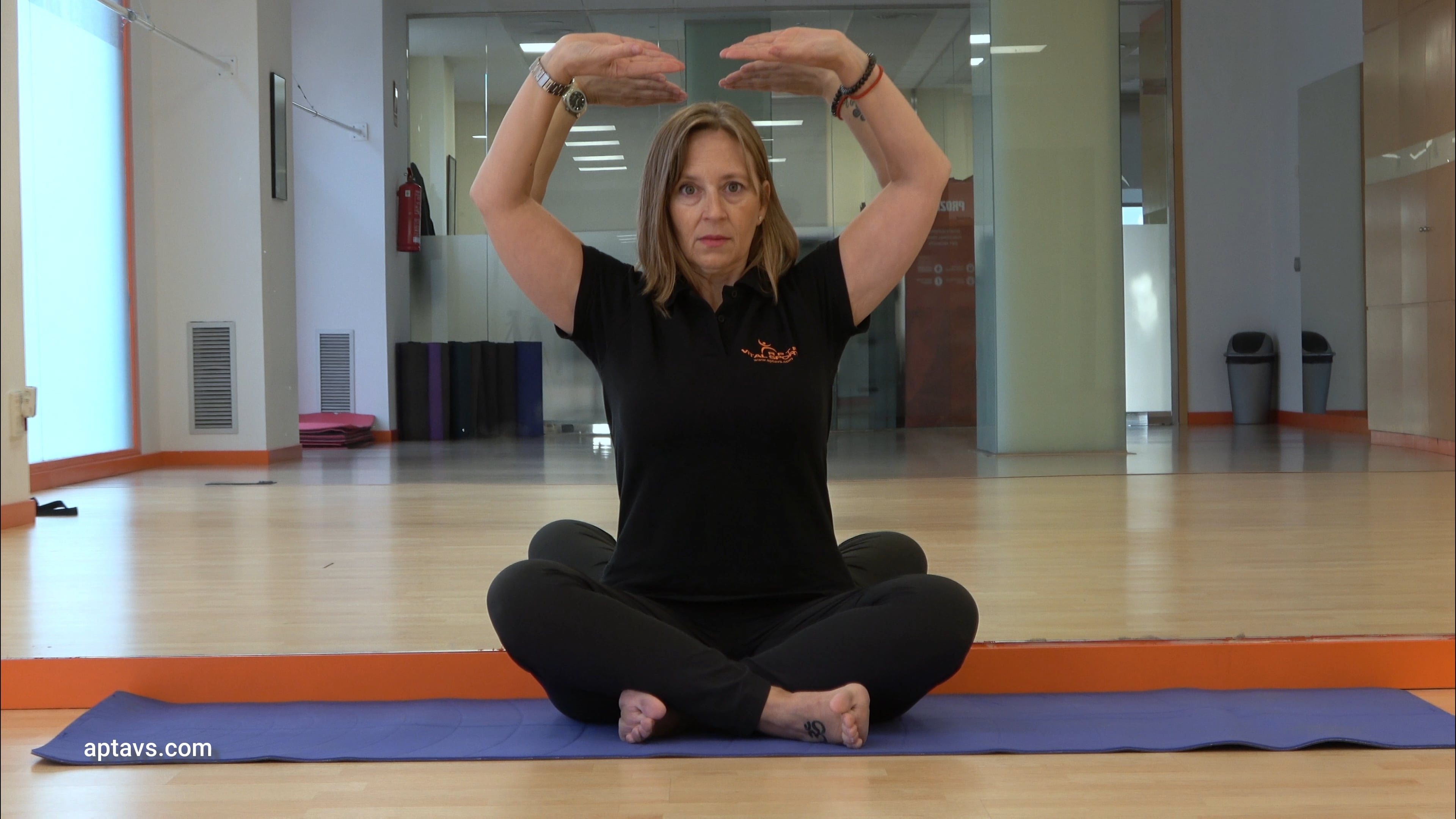 Hipopresivo En Postura Semiloto de Yoga