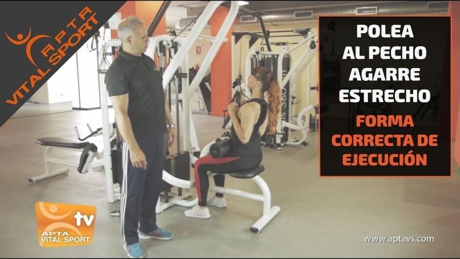 ¿Como hacer polea al pecho con agarre estrecho?