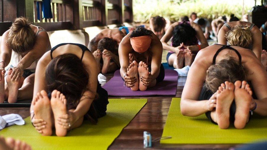 Qué son los ajustes de asanas en yoga