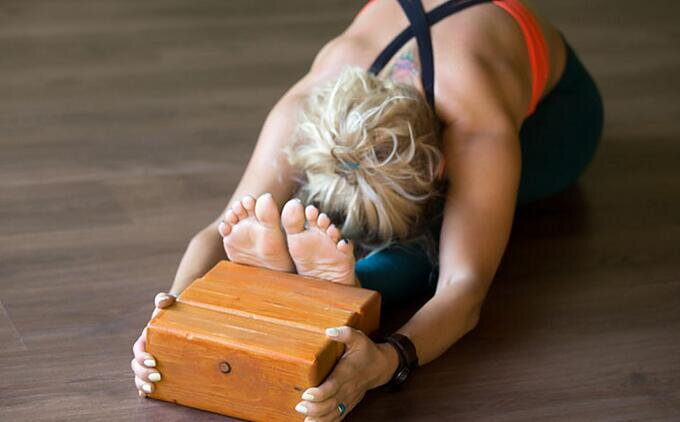 Cómo usar los bloques de yoga y para qué sirven 