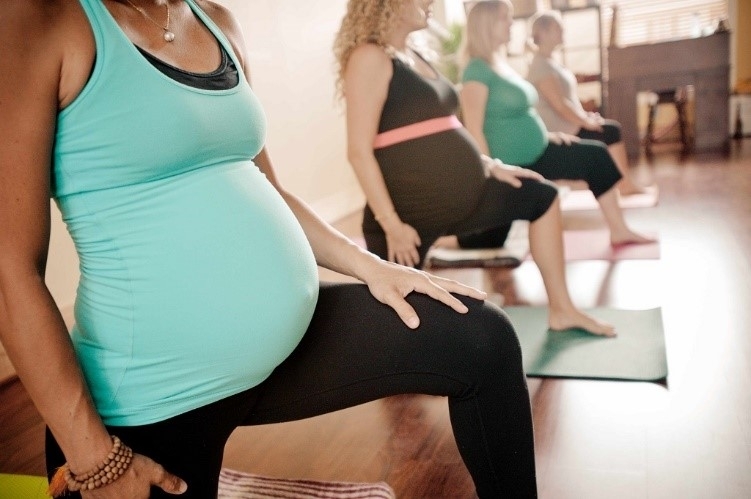 Ejercicios y posturas a evitar durante el embarazo