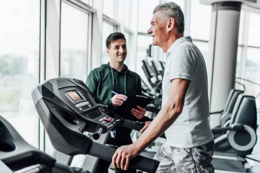 Especializarse en entrenamiento para tercera edad y poblaciones especiales