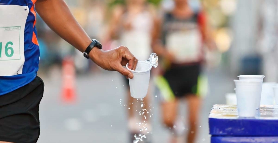 ¿Por qué hay que beber durante los entrenamientos físicos?