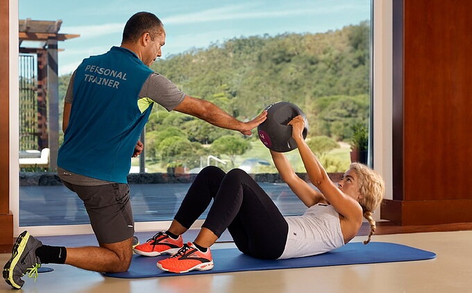Qué aprende un entrenador personal en su formación
