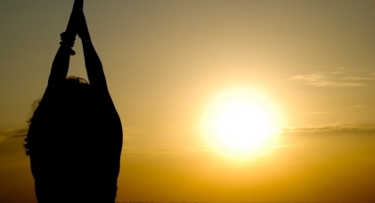 Saludo al sol en yoga ¿Qué es y qué beneficios tiene?