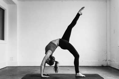 ¿Qué es Vinyasa yoga? Características y beneficios