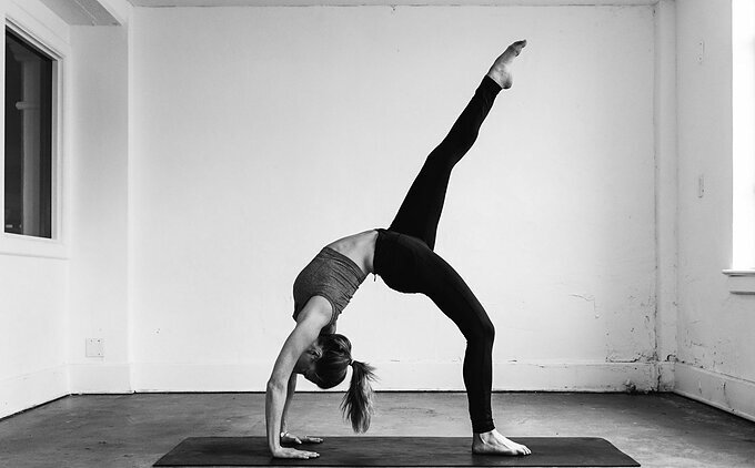 ¿Qué es Vinyasa yoga? Características y beneficios