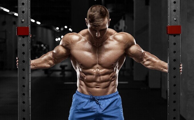 Abdominales de pie. Qué son, cómo hacerlos y ejercicios