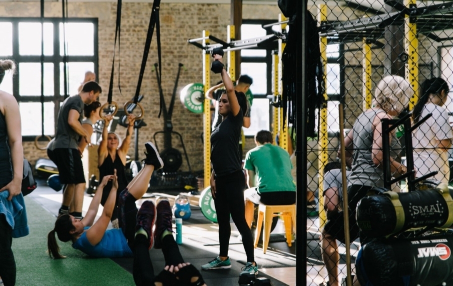 ¿Quién entrena en un gimnasio?