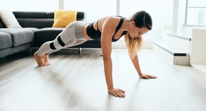 Rutinas de ejercicio en casa para trabajar cardio y músculos 